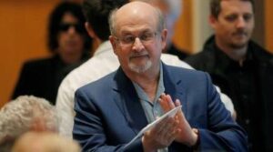 Salman Rushdie health update: सलमान रुश्दी की सेहत में सुधार, वेंटिलेटर हटाने के बाद कर रहे हैं बात, एजेंट कहते हैं !