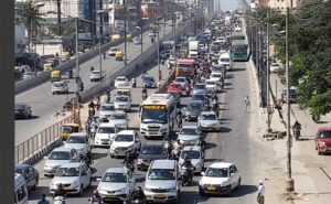 Video: ट्रैफिक जाम में फंसे बेंगलुरु के डॉक्टर ने समय पर महत्वपूर्ण सर्जरी करने के लिए दौड़ा 3 किमी !