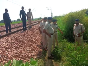Haryana crime: छेड़छाड़ का विरोध करने पर 30 वर्षीय महिला को ट्रेन से फेंका, कोच में अकेला मिला 9 साल का बच्चा !