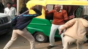 Bihar News: बुजुर्ग टीचर को सड़क पर पीटा, पूछते रहे- गलती तो बता दो !