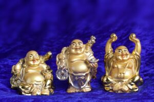 Laughing buddha Vastu Tips: लॉफिंग बुद्धा दूर करेंगे सारी आर्थिक परेशानियां, जानिए इसे अपने घर में रखने का सही तरीका!